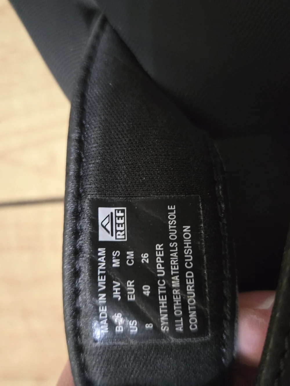 NWOT Reef Men's Black Cushioned Flip Flops